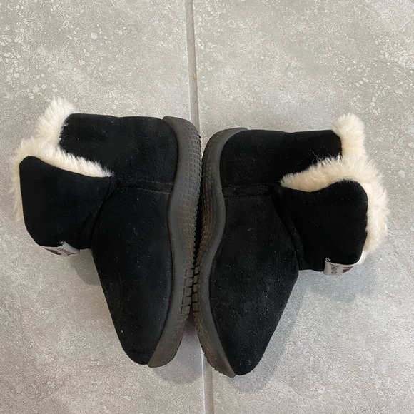 2 Pairs- Baby Winter Shoes - Picture 4 of 15